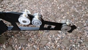 Gefettete Rollen vom Grundträger des Fahrradträgers