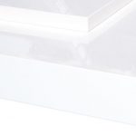 Glänzend weiss lackierte Oberflächen