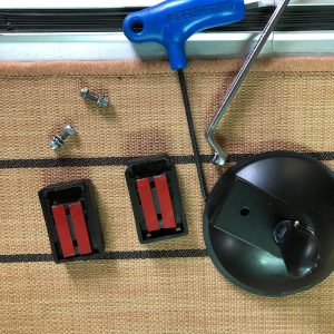 DIY Markisen-Wandhalter vor Montage mit Werkzeug