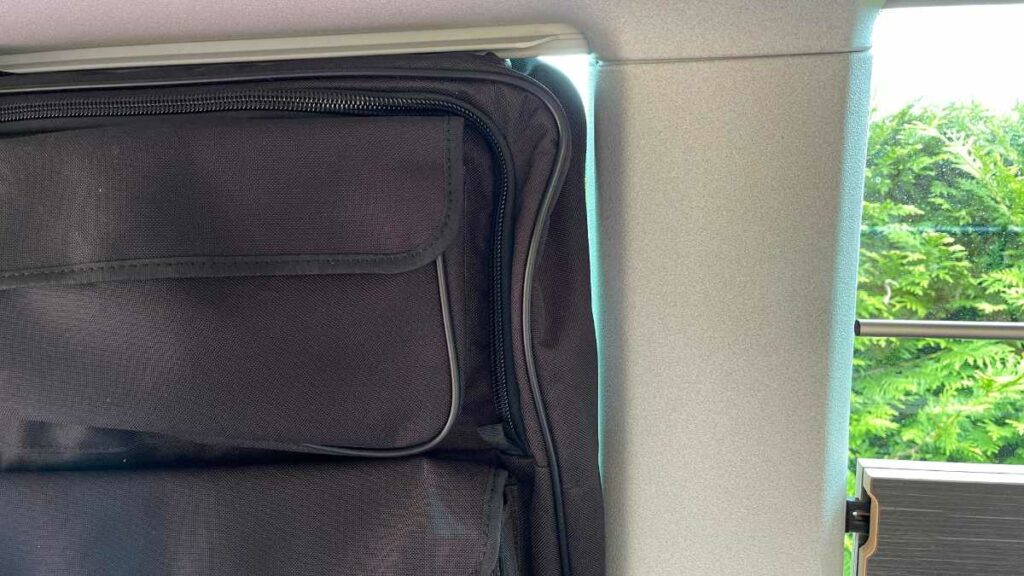 Passt nun prima: WeekendBus Tasche im T6 Heckfenster