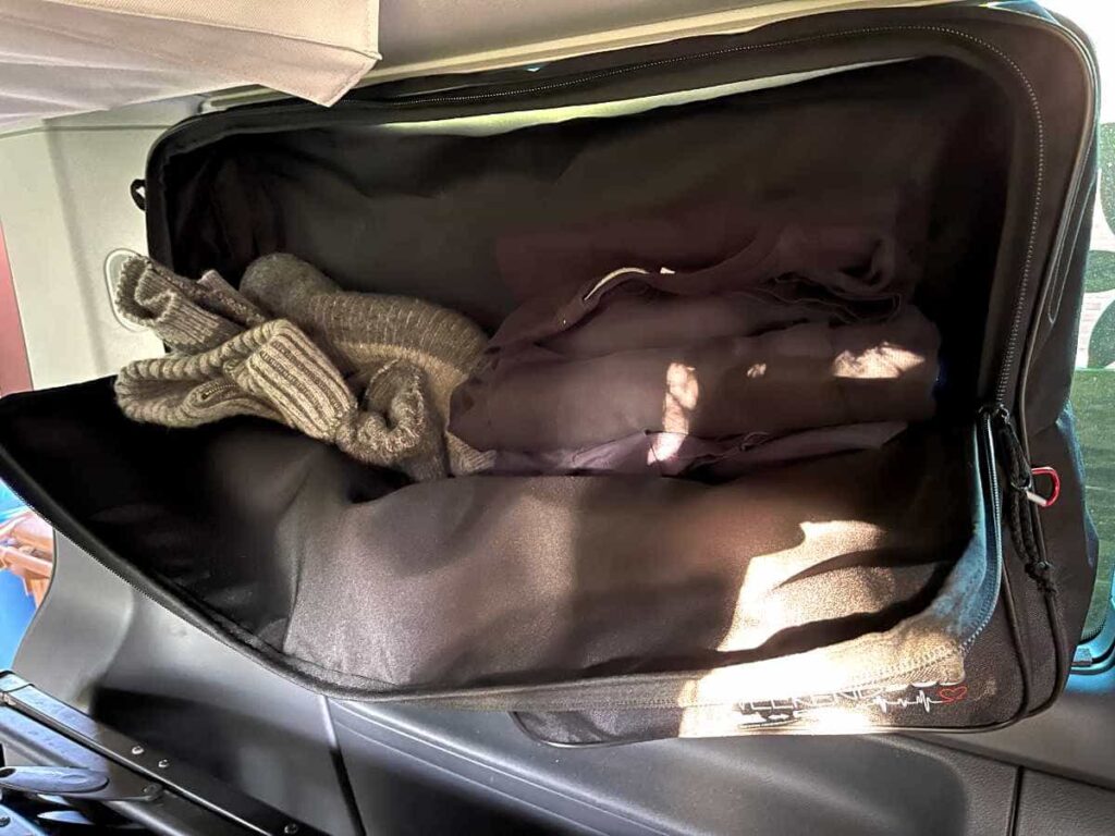 Befüllte WeekendBus Fenstertasche