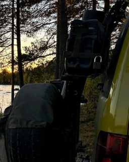 Weniger Shop. Mehr Sternenhimmel ... ✨ Stell dir vor, du öffnest die Schiebetür deines VW California – und alles ist am richtigen Platz. Kein Chaos, kein Zufall, sondern durchdachte Lösungen, geboren aus eigener Camping-Erfahrung. Genau dafür stand VANZEIT ®: für intelligente Van Einrichtungen und eigene Ideen, die deine Reisen leichter und schöner machen. Kurz: Ausbausteine mit ❤️ und 🧠 Bis zum 23. Dezember 2025 gibt's den besten Busstoff zum 🔨Preis. Sag's gerne weiter. 👍 Wir sehen uns irgendwo zwischen Fjord und Funkloch. Nicole & Stefan #makelovenotwar ✌️ #мир 🌏 · - — VANZEIT ® — - · - Platz für alles. Zeit für Neues. ⛺️ #vwbus , #minicamper 🚐 seit 2012 #imbuszuhause 🥸 #zweipluszweibleibtvier ω€☈♭☋♫❡