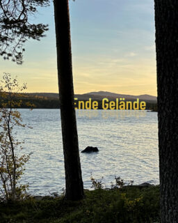 🫸 Manchmal muss man anhalten,�um weiterzukommen. 🫷 VANZEIT ® mag Geschichte sein, doch der Gedanke bleibt: mehr Niveau, mehr Leichtigkeit, Freiheit miteinander ... auch, nicht nur auf vier Rädern. Bis zum 23. Dezember 2025 gibt's deshalb den besten Busstoff zum 🔨Preis auf 👉 vanzeit.com 👈 Sag's gerne weiter. 👍 Wir sehen uns irgendwo zwischen Fjord und Funkloch. Nicole & Stefan #makelovenotwar ✌️ #мир 🌏 · - — VANZEIT ® — - · - Platz für alles. Zeit für Neues. ⛺️ #vwbus , #minicamper 🚐 seit 2012 #imbuszuhause 🥸 #zweipluszweibleibtvier ω€☈♭☋♫❡